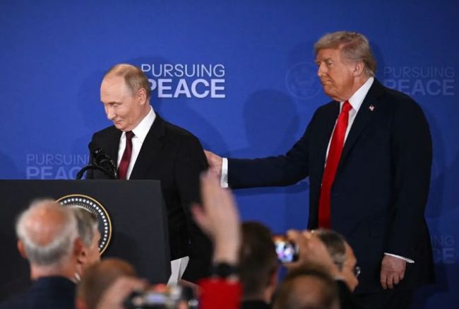 泽连斯基穿着夹克抵达美国 乌克兰总统的特殊装扮引发关注